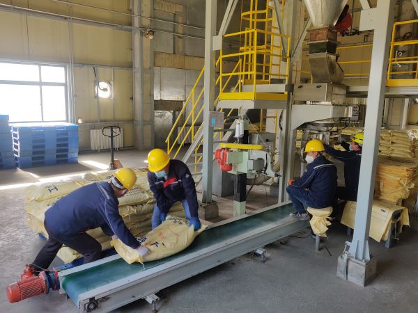 3.14日，制氣車間廣泛開展勞動競賽，硫磺造粒工作圖.jpg