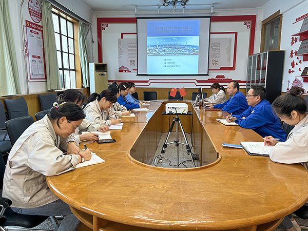 4月21日，渭河塑業(yè)公司副總經理郭小紅組織開展安全生產雙重預防機制建設培訓.jpg