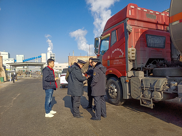 2024年一月彬州化工開展化工產品運輸車輛安全大檢查.jpg